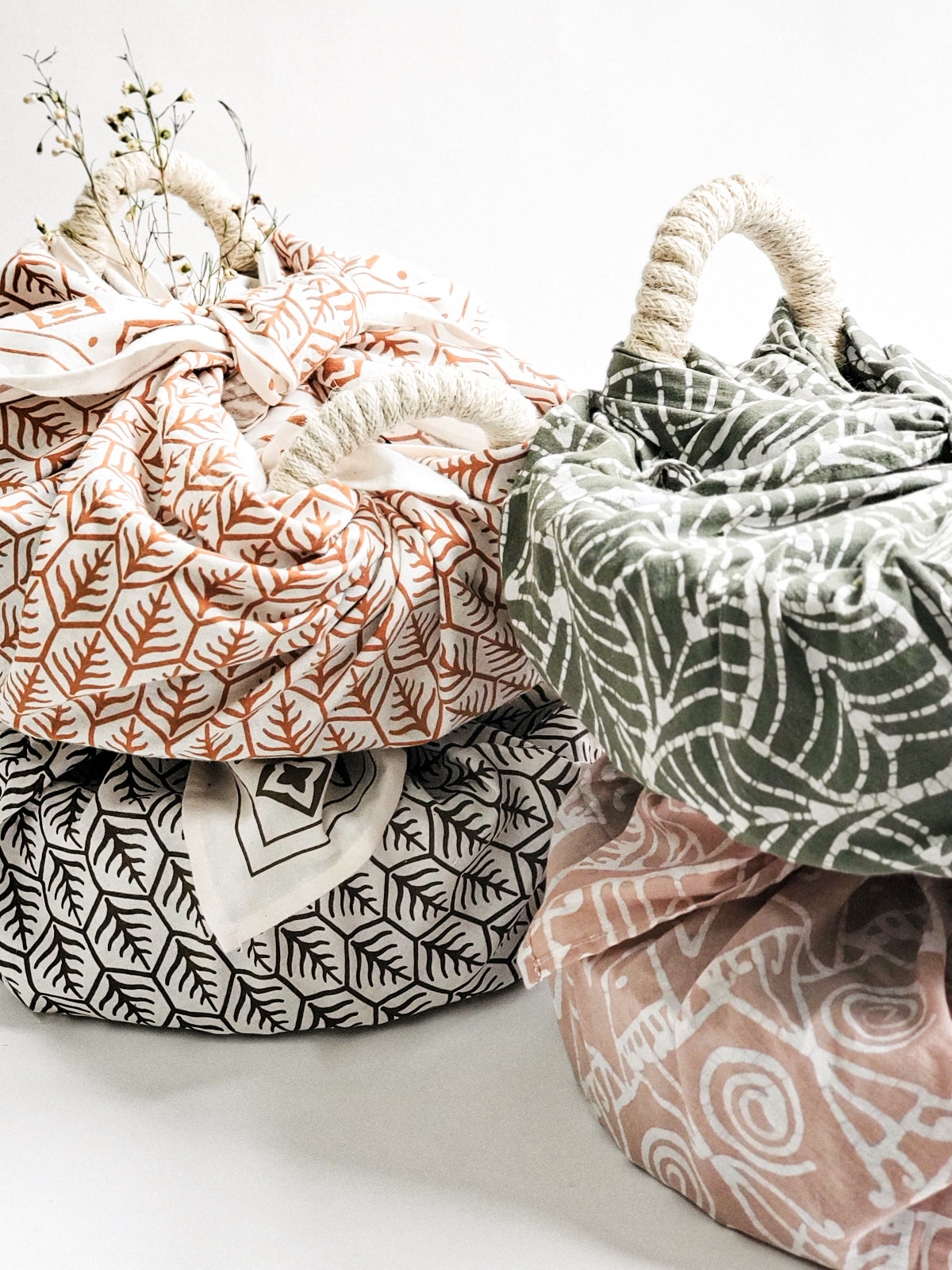 KORISSA Bread Warmer & Basket Gift Set with Tea Towel - Vintage Flower