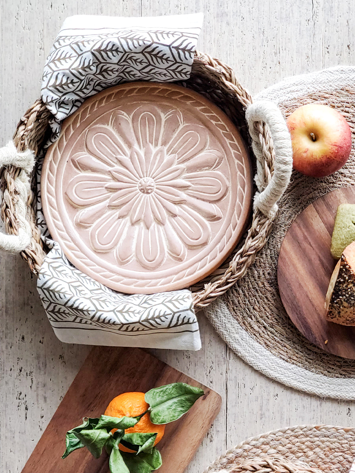 KORISSA Bread Warmer & Basket Gift Set with Tea Towel - Vintage Flower