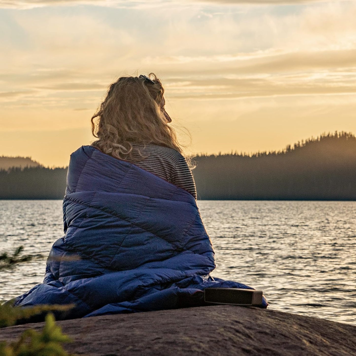 down Camping Blanket - Outdoor Travel Quilt | Sustainable, Insulated, Lightweight & Warm Gear for Sleep, Camping, Stadium, Hiking & Festivals | Water Resistant, Packable & Compact