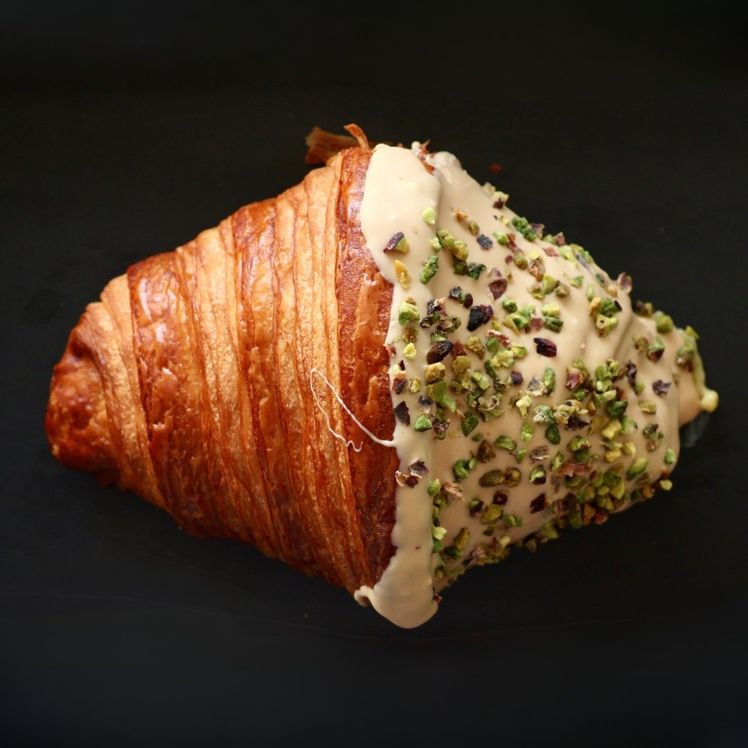 Andy Anand Sugar Free White Chocolate Pistachios Croissant - 10 Pcs Hand Rolled French Butter Croissants, Diabetic Friendly, Enjoy the Amazing Clasic Taste, Gift Box, Decadent Delicious ( 2 lb)
