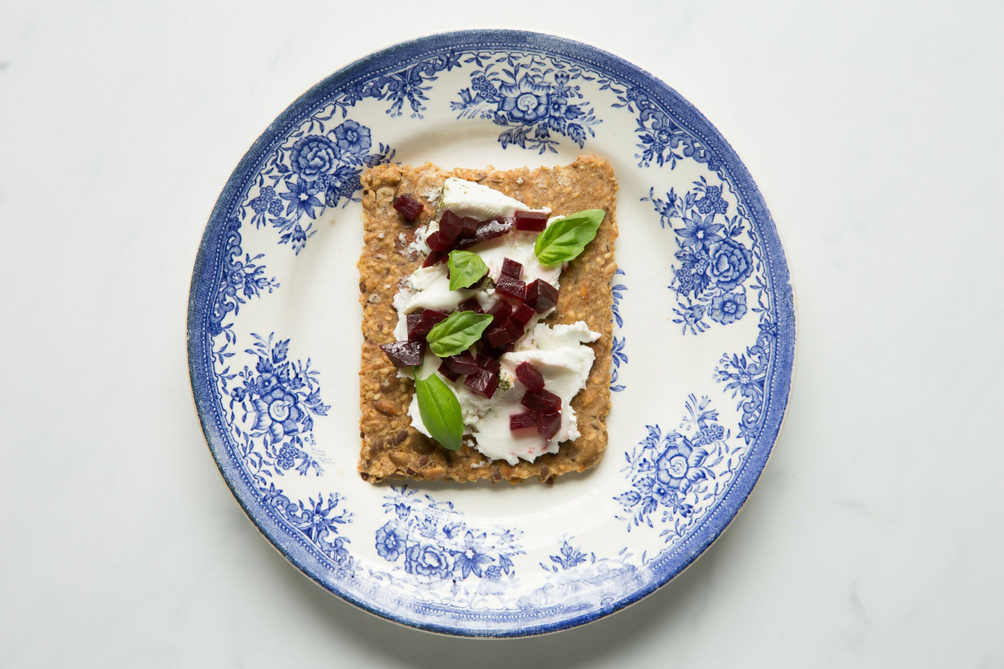 Norwegian Baked Rosemary & Lemon Knekkebrød Nordic Crspbread Bag - 12 bags x 6 oz case