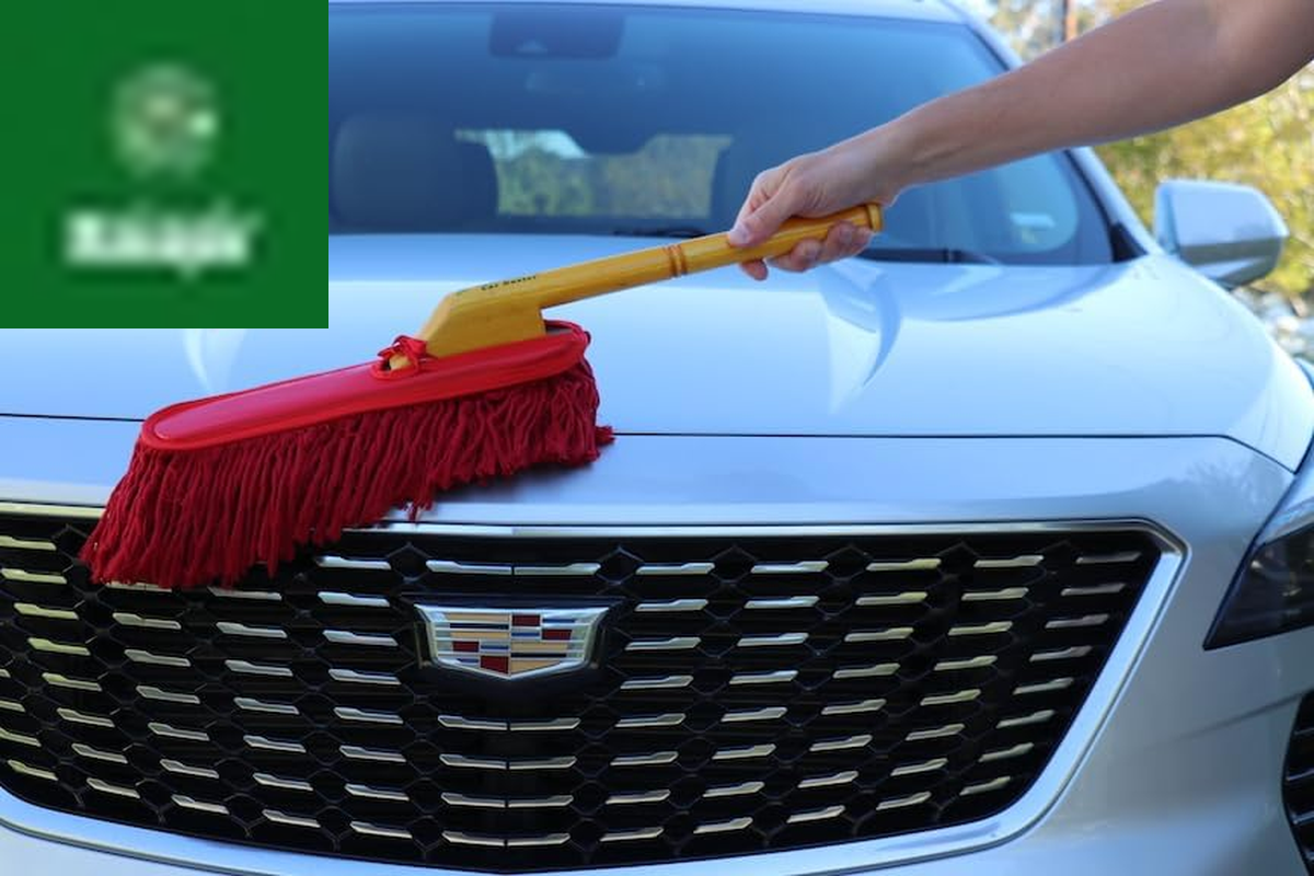 62442 Standard Car Duster with Wooden Handle,Red
